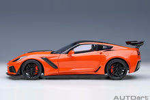 Load image into Gallery viewer, AutoART 71279 Chevrolet Corvette C7 ZR1 (Sebring Orange Tintcoat)